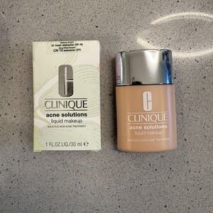 Clinique Acne Solutions™ Liquid Makeup in alabaster CN 10 Very fair